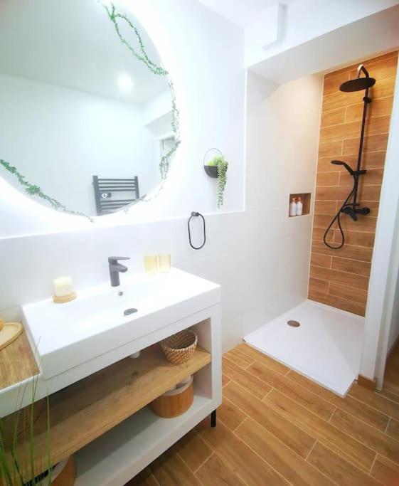Casa Rosa, Un Petit Cocon Catalan Ortaffa Exterior foto